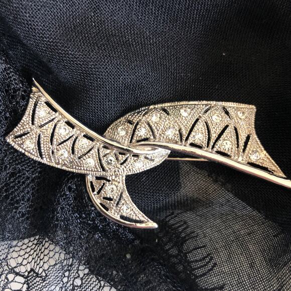 Vintage Art Deco Silver Tone Pave with Crystal Rhinestones Brooch Pin - Picture 2 of 7